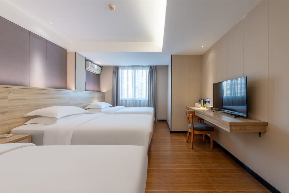 Superior Triple Room | Desk, laptop workspace, soundproofing, free WiFi