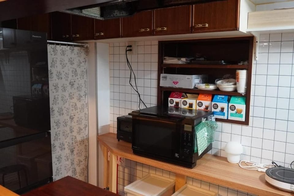Full-size fridge, microwave, stovetop, cookware/dishes/utensils