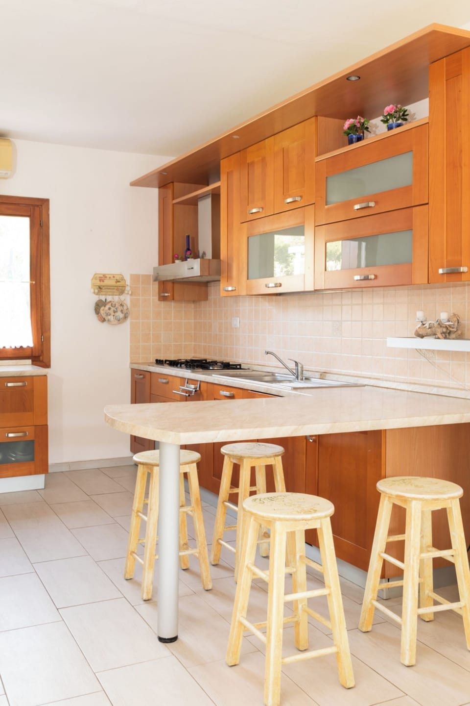 Apartment, 3 Bedrooms | Private kitchen | Fridge, microwave, oven, stovetop