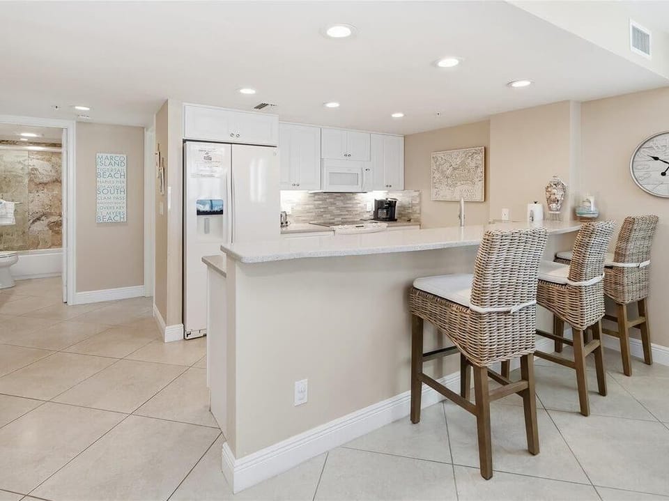 Breakfast Bar & Kitchen