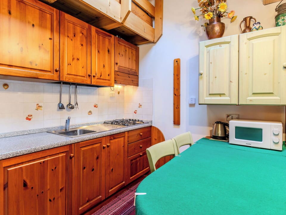 Wood, Interior Design, Cabinetry, Room, Apartment, Wood Stain, Hardwood, Cupboard, Drawer, Varnish