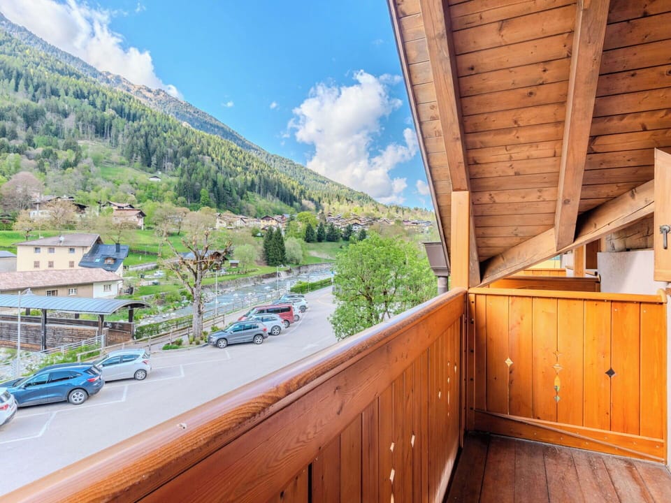 Mountainous Landforms, Hill, Mountain Range, Valley, Ridge, Mountain Village, Alps, Balcony, Massif