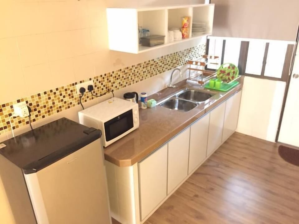 Condo, 3 Bedrooms, Pool View | Private kitchen | Fridge, microwave