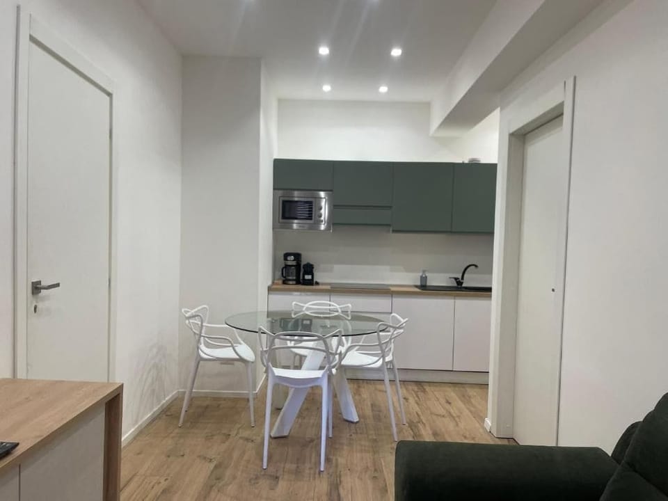 Classic Room | Living area | 48-inch flat-screen TV with satellite channels