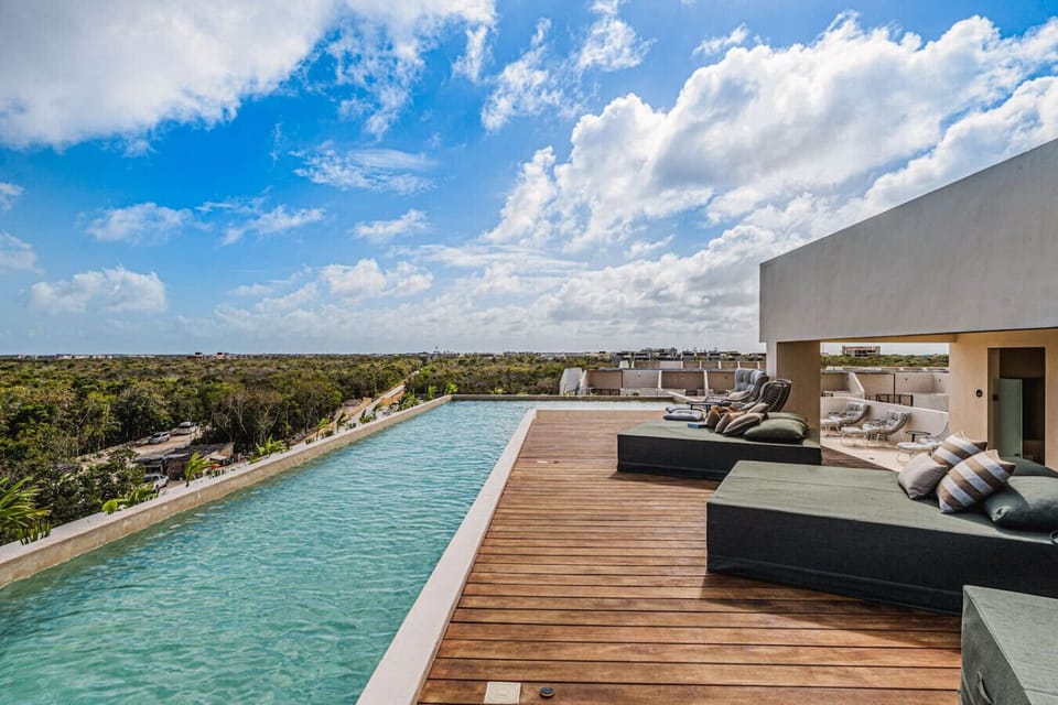 Rooftop Pool with Stunning Views Onto the National Park and Beach