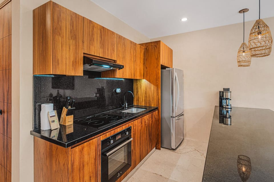 Fully Equipped Kitchen with Oven