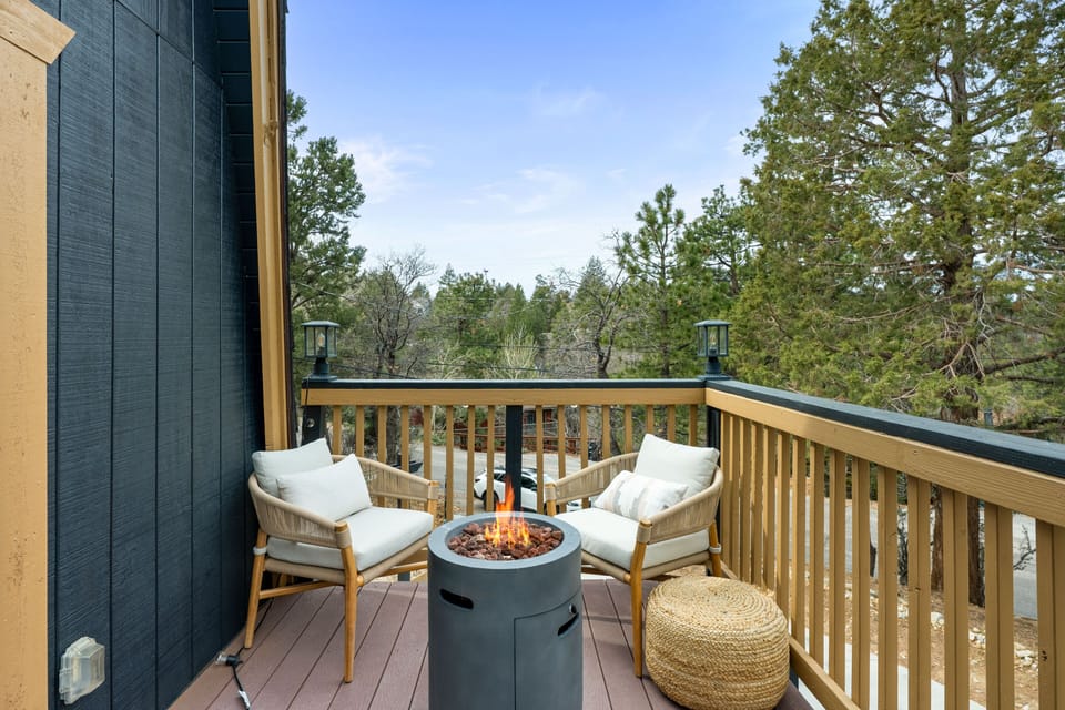 Signature Cabin, 3 Bedrooms, Hot Tub, Mountain View | Balcony