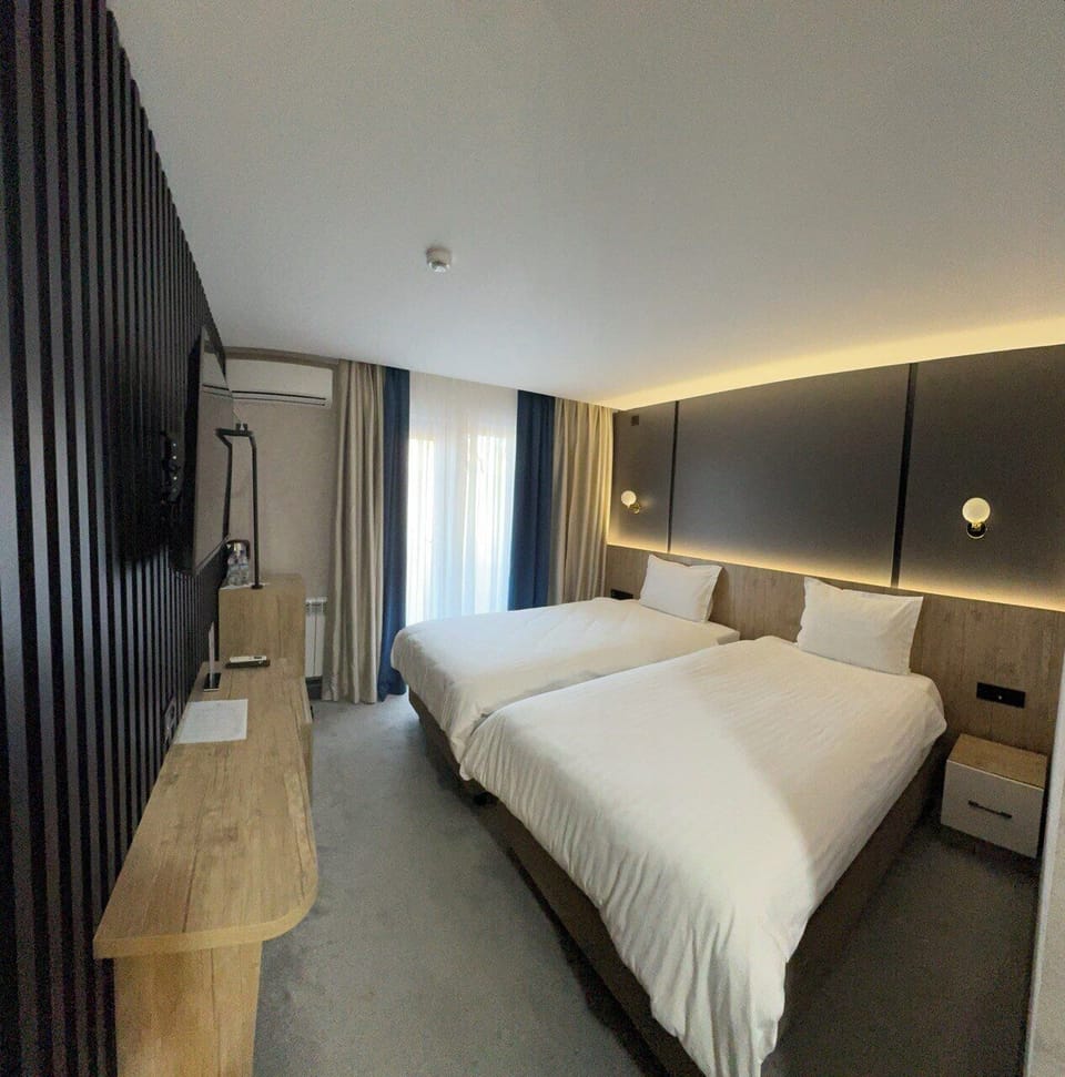 Twin Room, Balcony, Garden View | In-room safe, blackout drapes, WiFi (free)