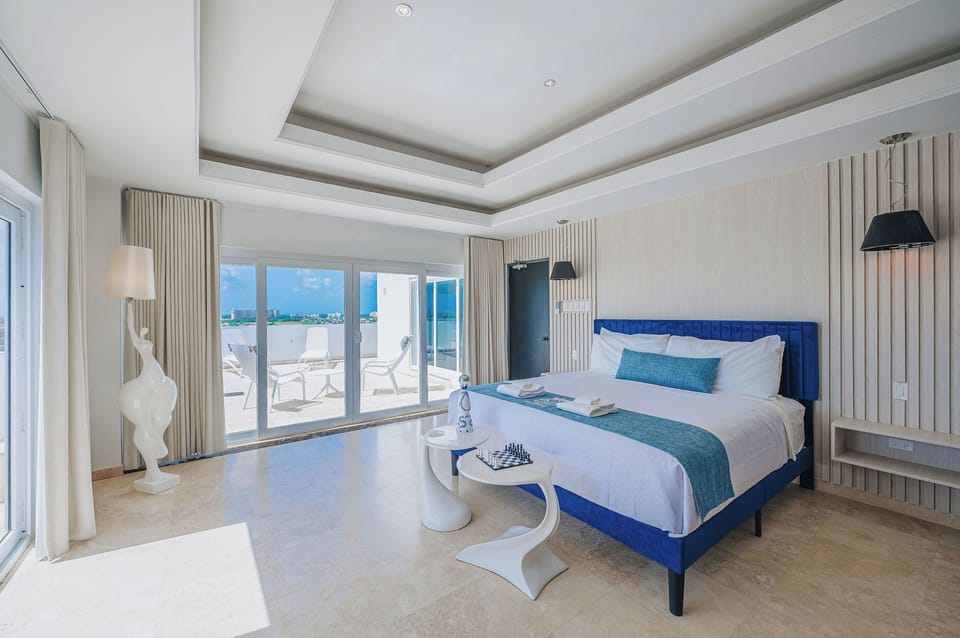 Wake up to sea breezes and horizon views in one of Villa Royale’s signature king suites.