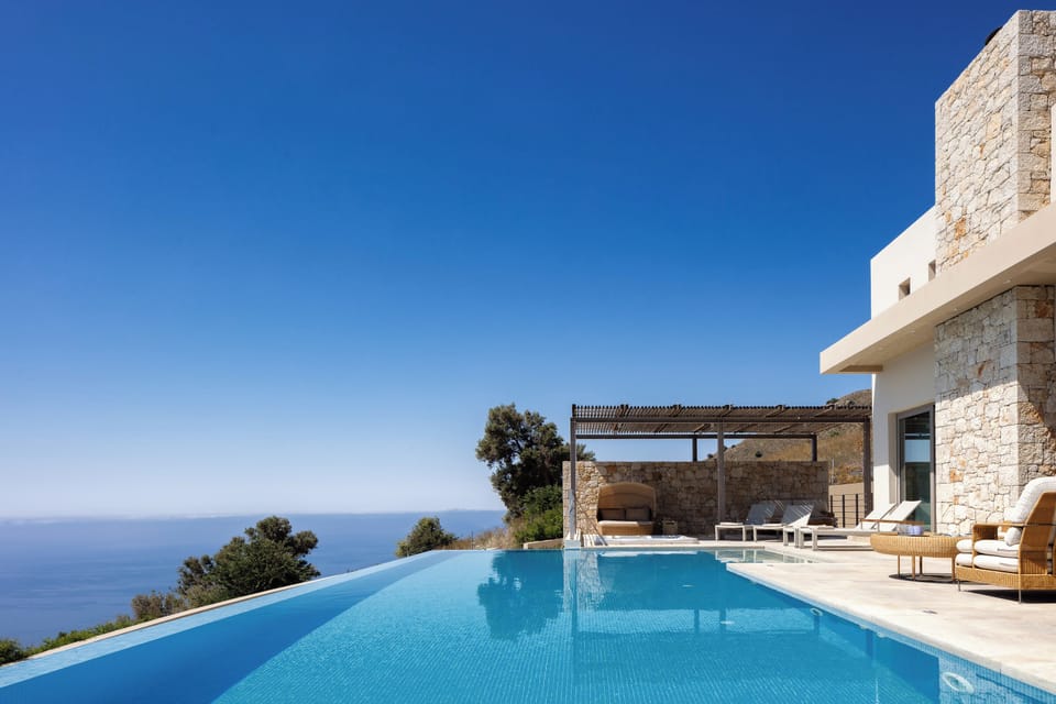 A 50-square-meter infinity pool designed for cooling swims and endless views.