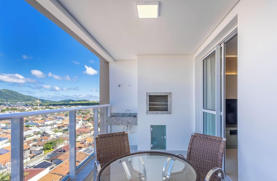 Basic Apartment | Outdoor dining