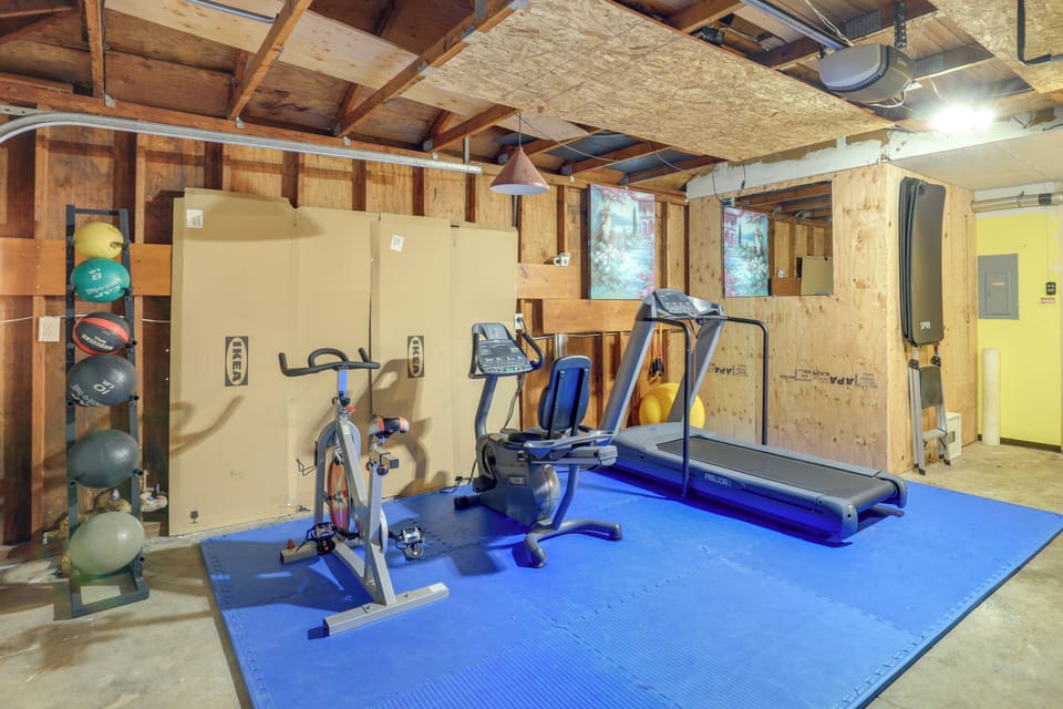 Peace & Serenity in Gresham! Sleek Home w/ Yard Cottage in Gresham