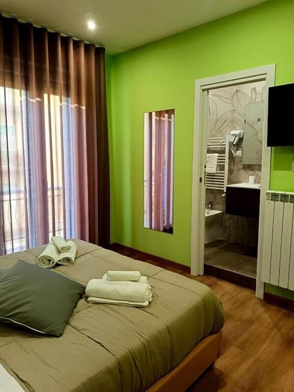 Double Room, Balcony, City View | WiFi (free)