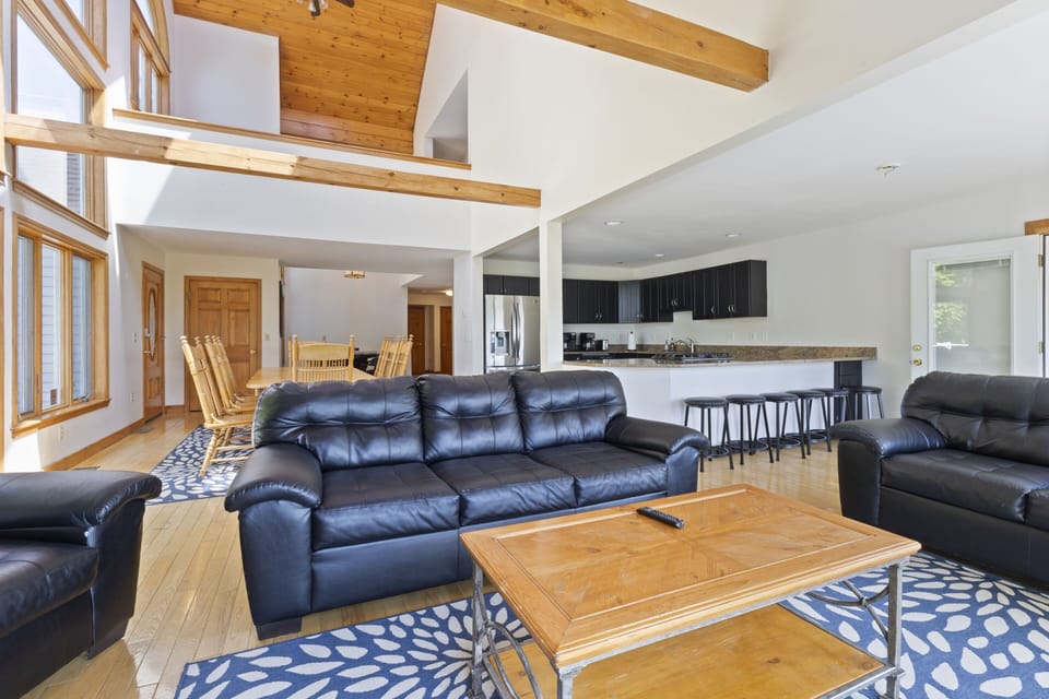 House, Multiple Bedrooms | Living area | Smart TV, streaming services