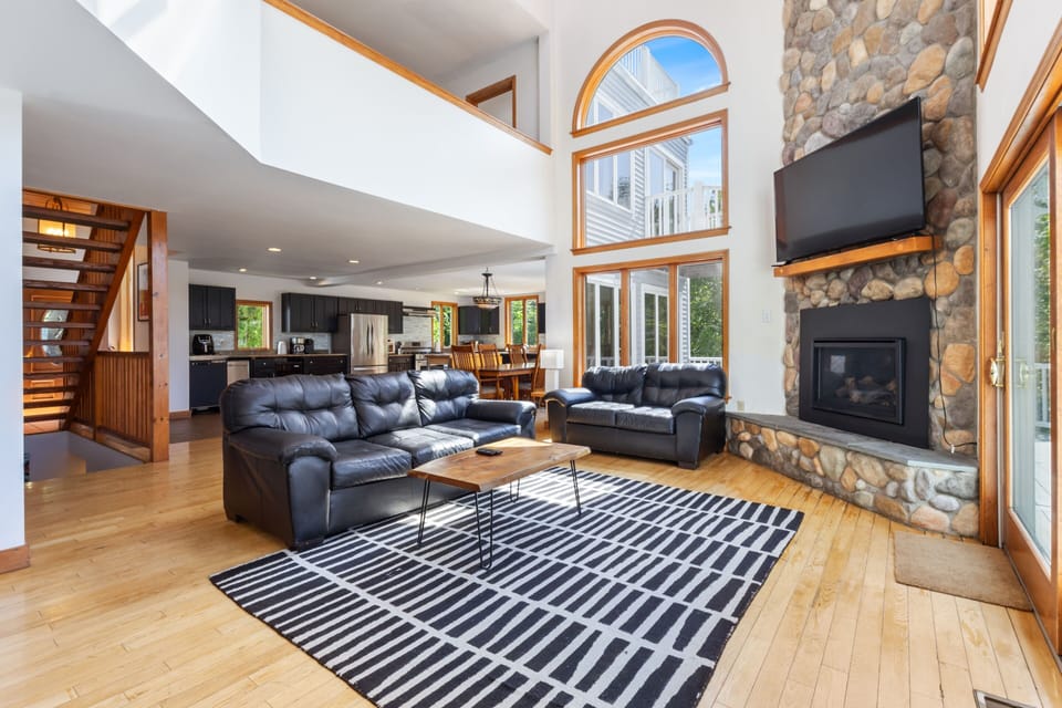 House, Multiple Bedrooms | Living area | Smart TV, streaming services