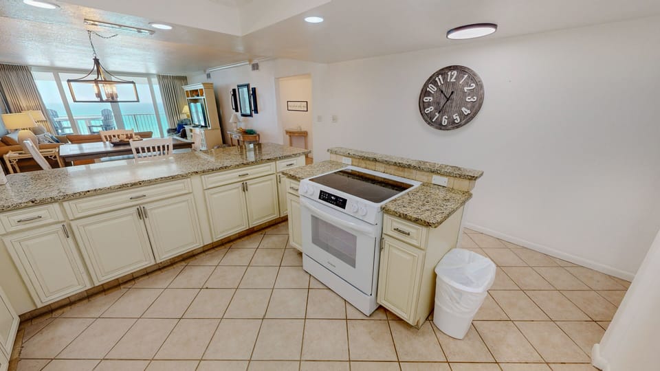 Condo, 2 Bedrooms | Private kitchen | Fridge, oven, coffee/tea maker, toaster