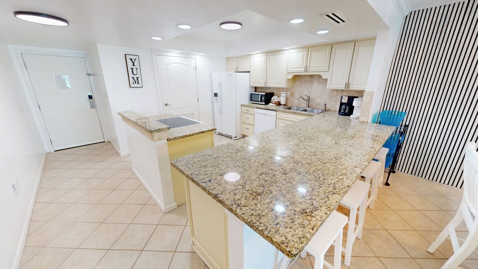 Condo, 2 Bedrooms | Private kitchen | Fridge, oven, coffee/tea maker, toaster