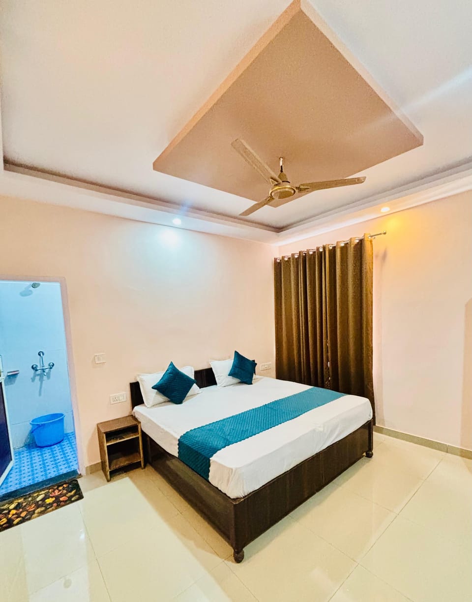 THIS PICTUE SHOW THE QUALITY OF THE ROOM WHICH COMES WITH A ATTTACH WASHROOM.