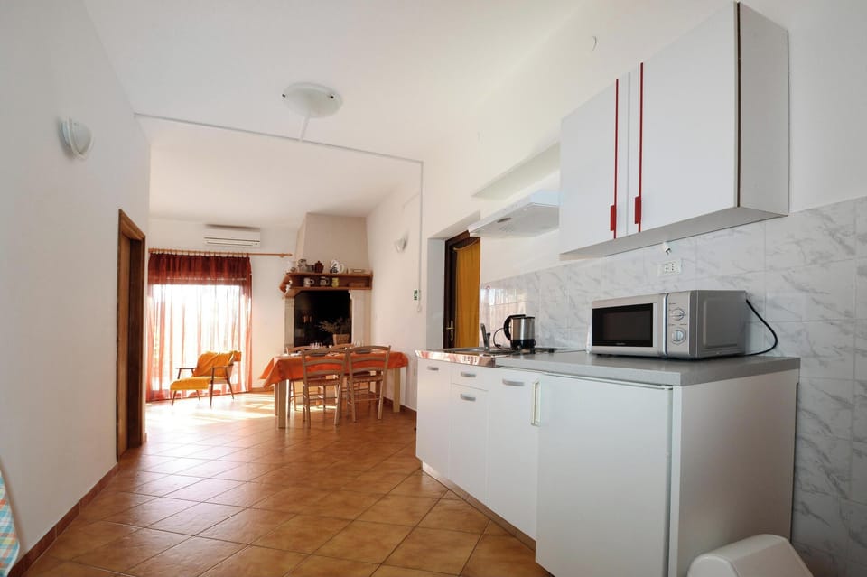 Apartment, 1 Bedroom, Patio, Garden View | Interior