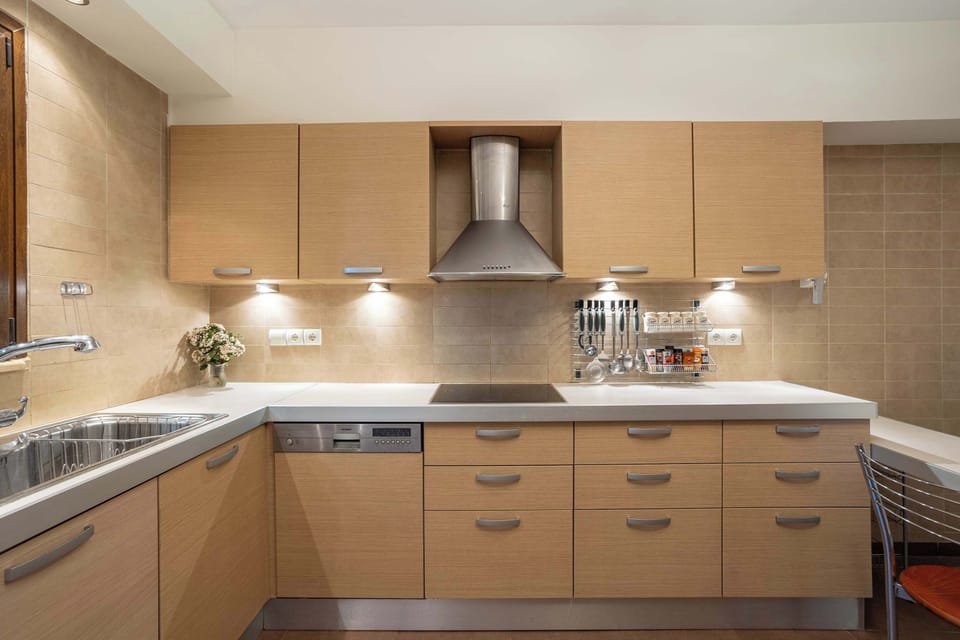 Spacious Kitchen Perfect for Preparing Family Meals