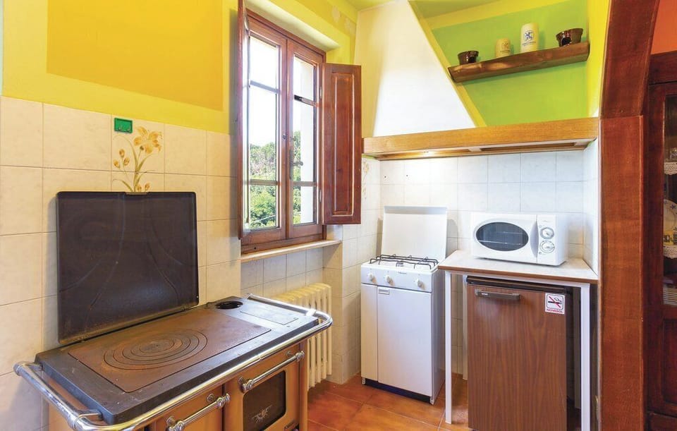 House, Patio, Garden View | Private kitchen | Fridge, microwave, oven, stovetop