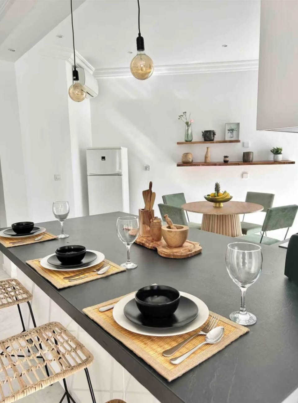 Apartment, 2 Bedrooms, Smoking, Balcony | Dining room