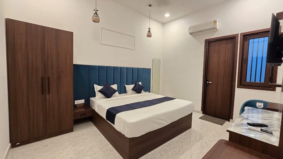 Deluxe Room, Garden View | Desk, laptop workspace, soundproofing, free WiFi