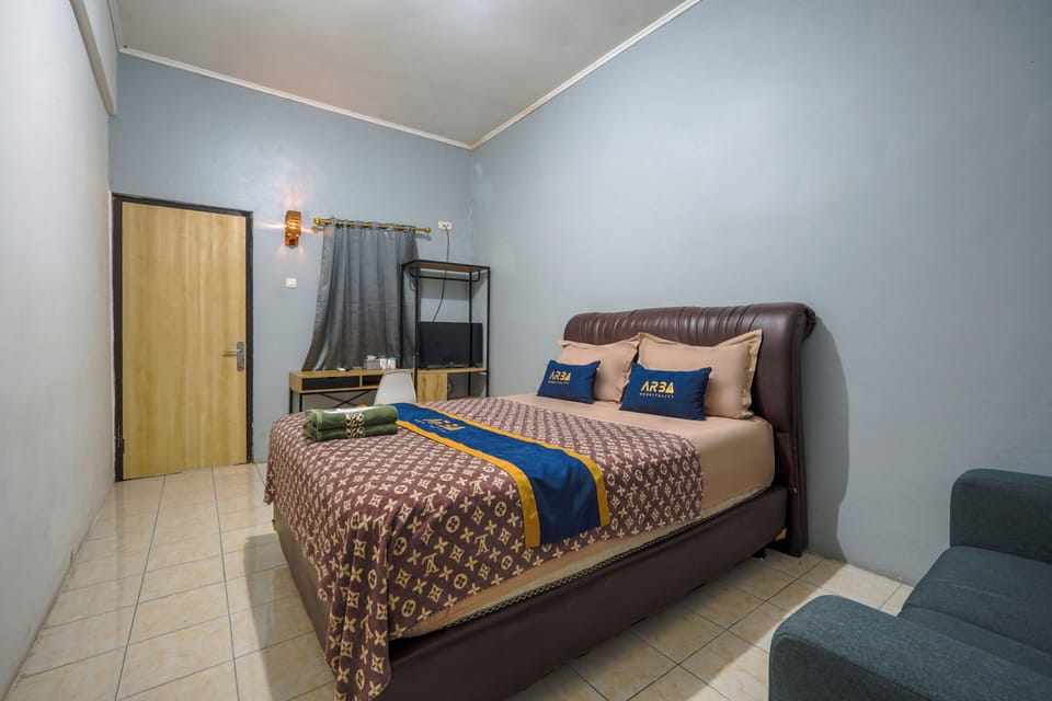 Executive Double Room | Desk, free WiFi