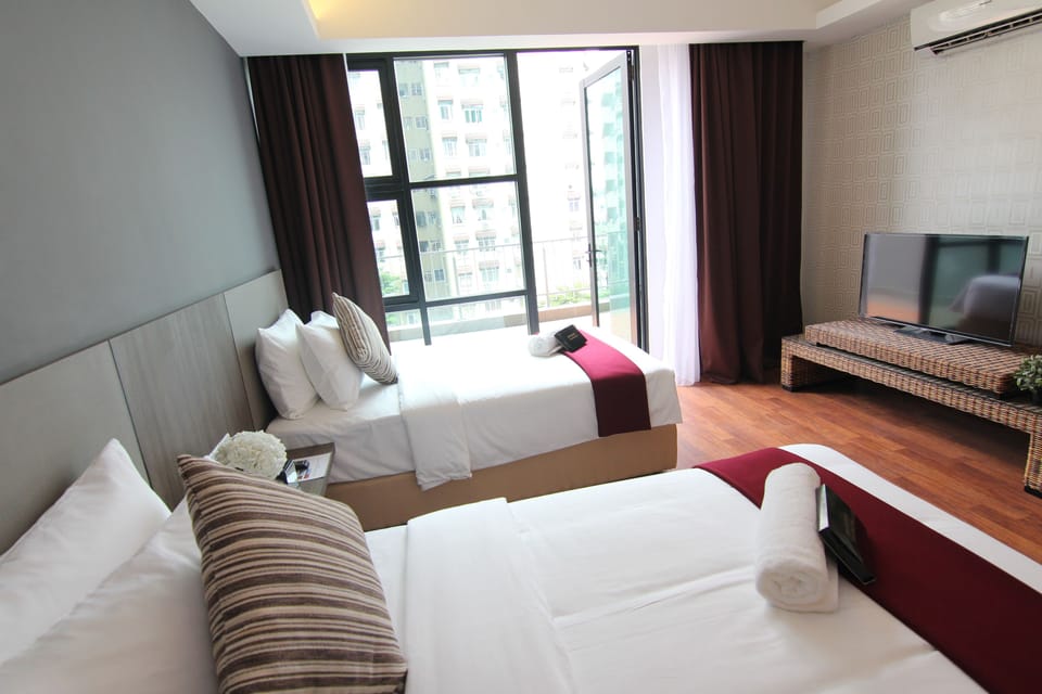 Deluxe Twin Room | 1 bedroom, premium bedding, pillowtop beds, minibar