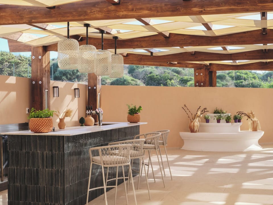 3 bars/lounges, poolside bar, beach bar