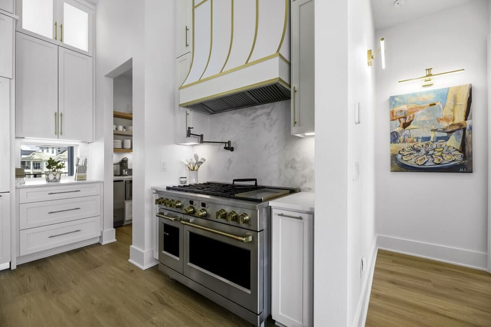Chefs` get ready with this amazing gas stove/oven
