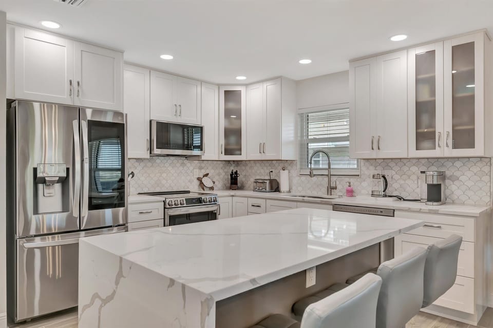 Oversized kitchen island with comfortable seating