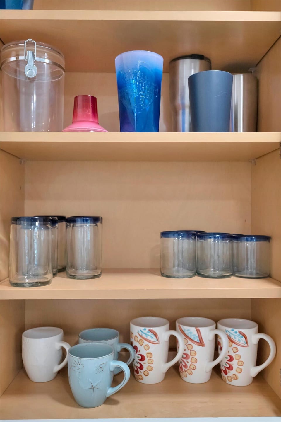 Coffee mugs and cups ready for easy mornings