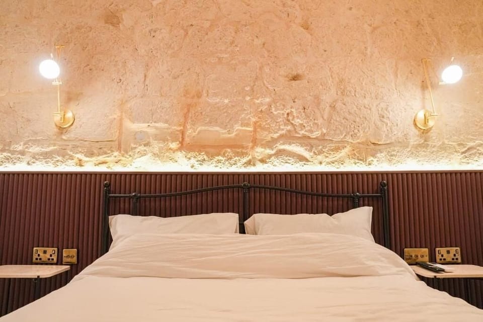Standard Double Room | Desk, laptop workspace, iron/ironing board, free WiFi