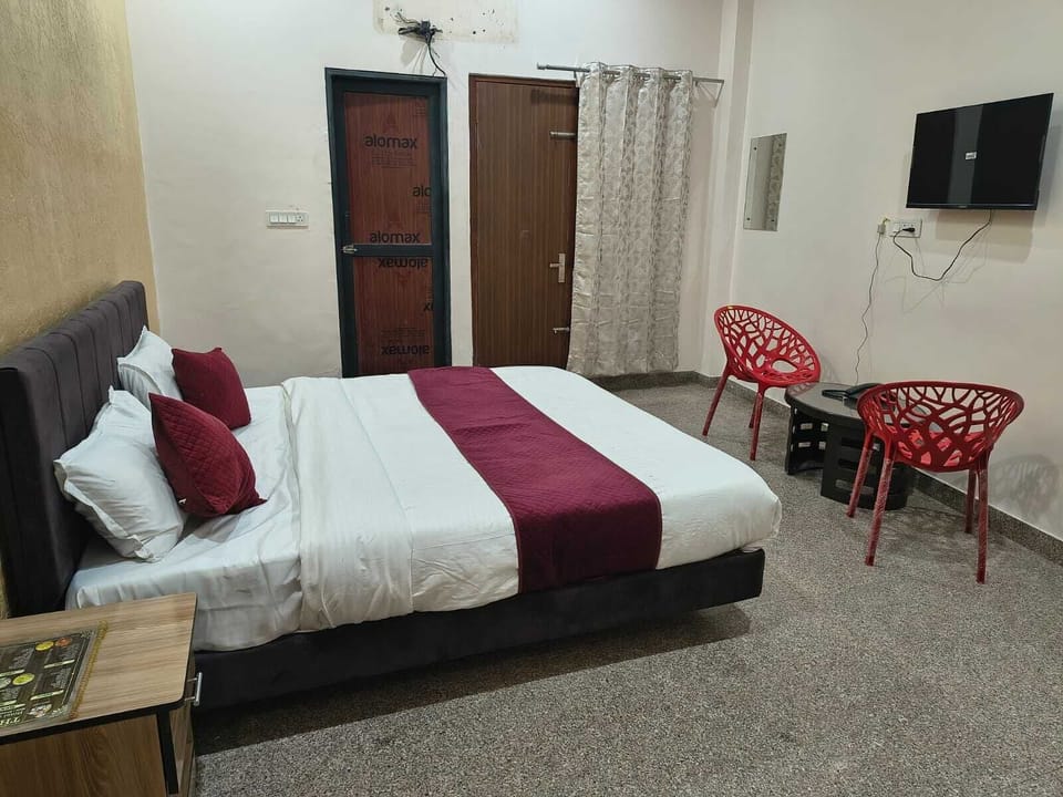 Classic Suite | Desk, free WiFi