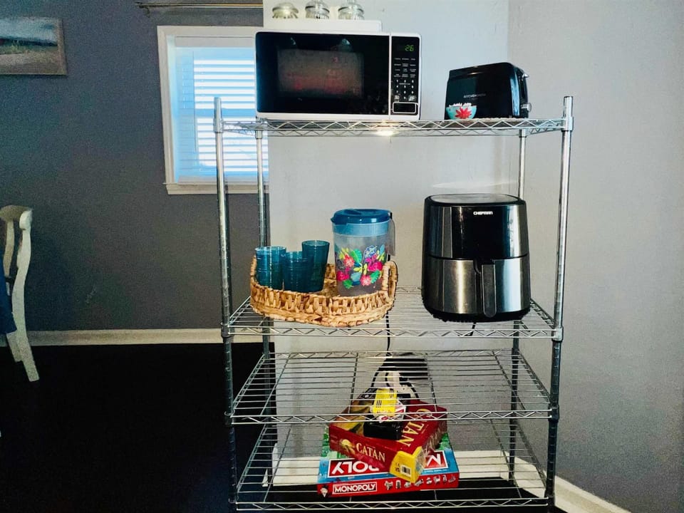 Studio with 2 king beds, Smart TV, and kitchenette 