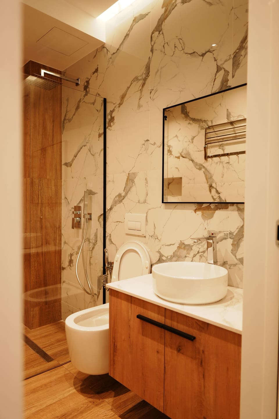 Standard Suite, Garden View | Bathroom | Shower, rainfall showerhead, hair dryer, towels