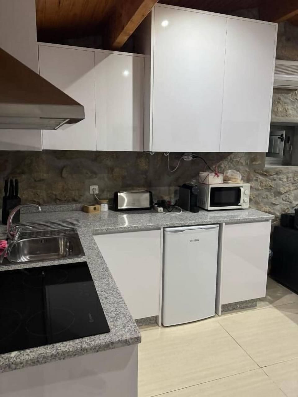 Comfort House, Mountain View | Private kitchen | Fridge, microwave, stovetop, highchair