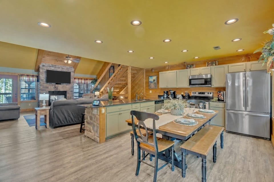 Chalet, Multiple Beds, Pool Access, Mountain View (Splash Mountain Lodge) | Interior