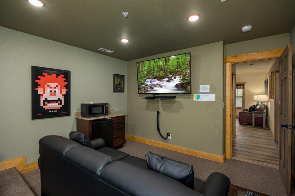 Chalet, Multiple Beds, Pool Access, Mountain View (Harmony Peak) | Living area