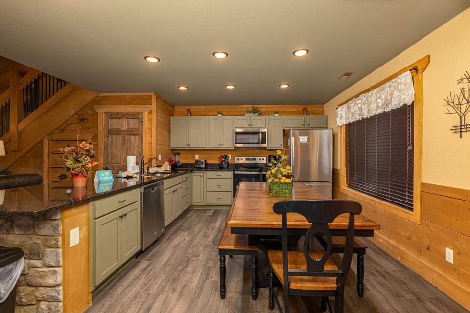 Cottage, Multiple Beds, Hot Tub, Mountain View (Chateaux Bliss) | Private kitchen