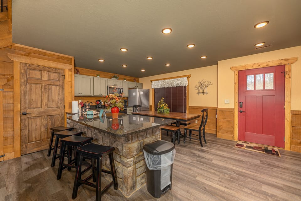 Cottage, Multiple Beds, Hot Tub, Mountain View (Chateaux Bliss) | Private kitchen