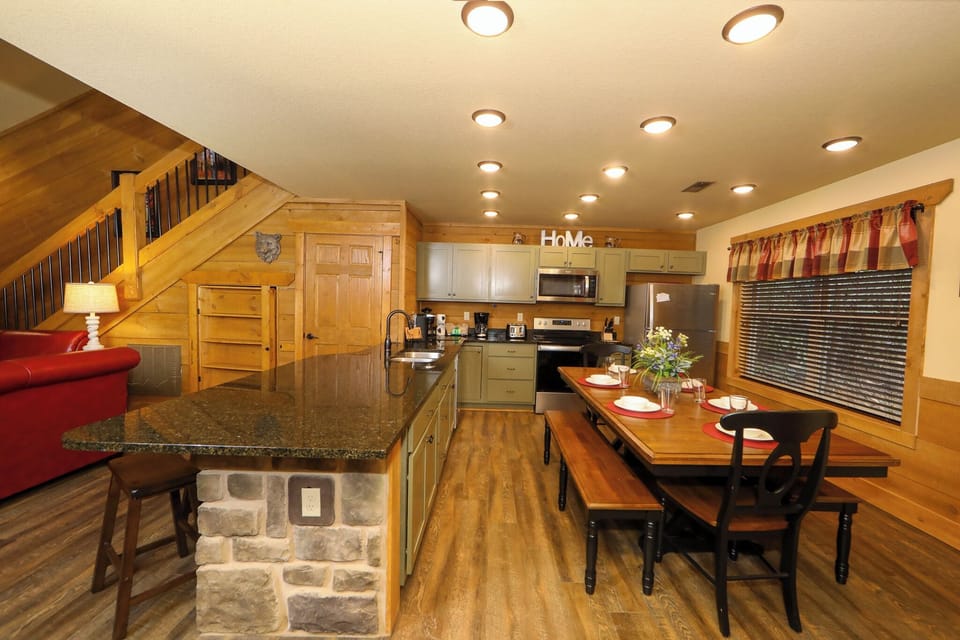 Chalet, Multiple Beds, Hot Tub, Mountain View (Ivie Holler) | Private kitchen