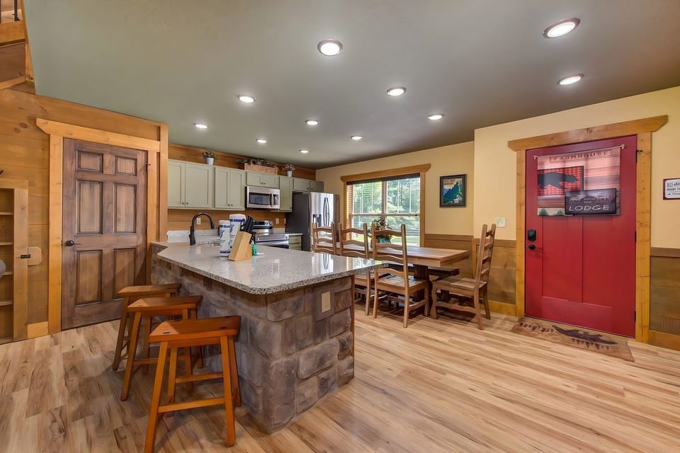 Chalet, Multiple Beds, Hot Tub, Mountain View (Running Bear) | Private kitchen