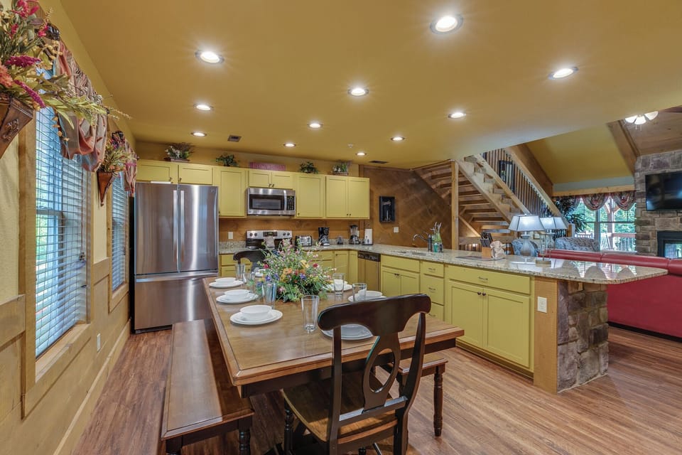 Chalet, Multiple Beds, Pool Access, Mountain View (Swimmin' in the Smokies) | Private kitchen