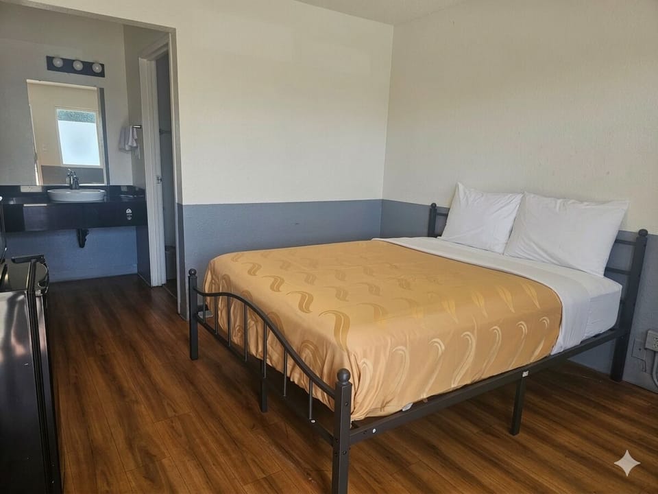 Standard Room | Desk, laptop workspace, free WiFi