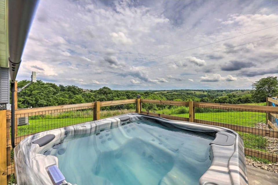 Ease into
the hot tub as the
hills roll out in front
of you — quiet,
private, and yours
for as long as you
want to soak.