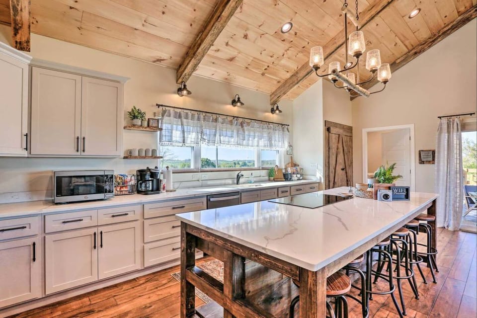 After a day of exploring, come together around the spacious island to enjoy conversation, prepare delicious meals, and savor quality time in a warm and inviting setting.