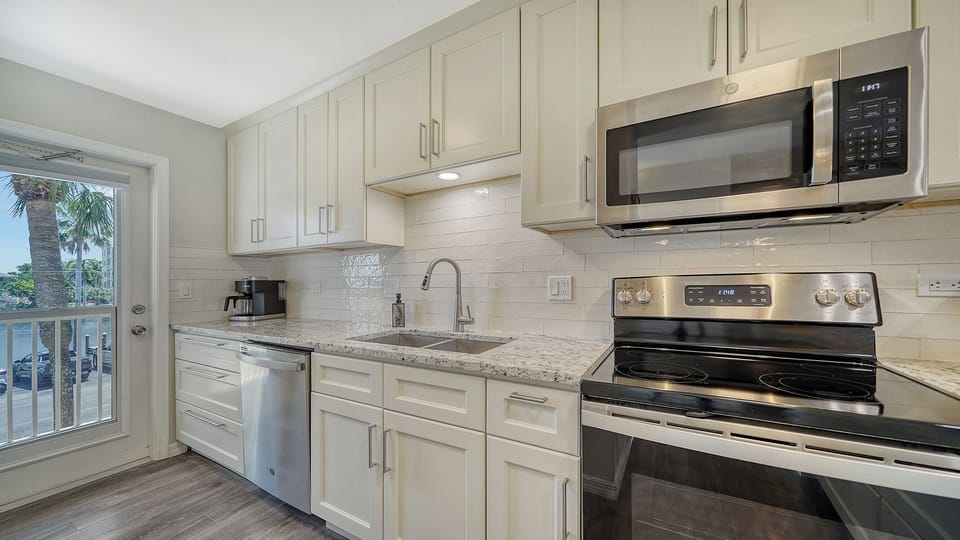 Fully applianced kitchen