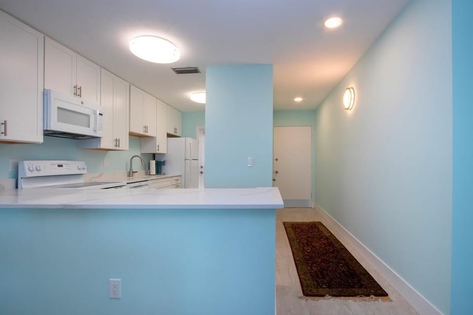 Kitchen/Entry